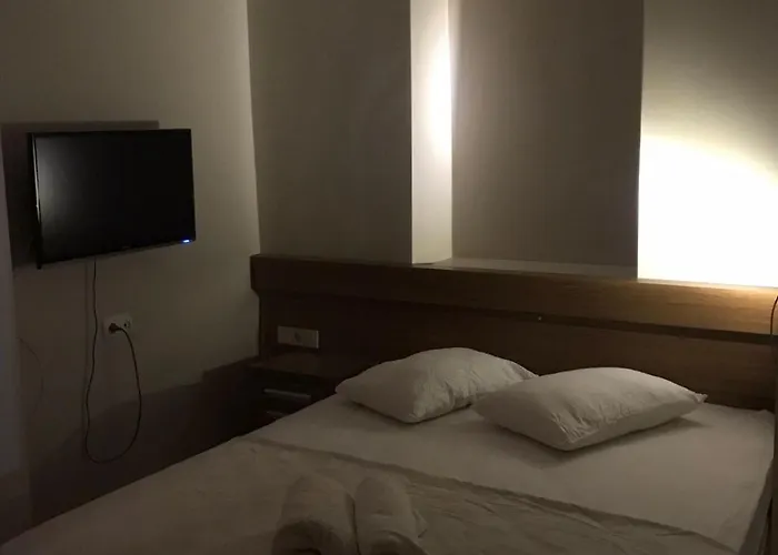 Lavınya Pensıon * Kuşadası